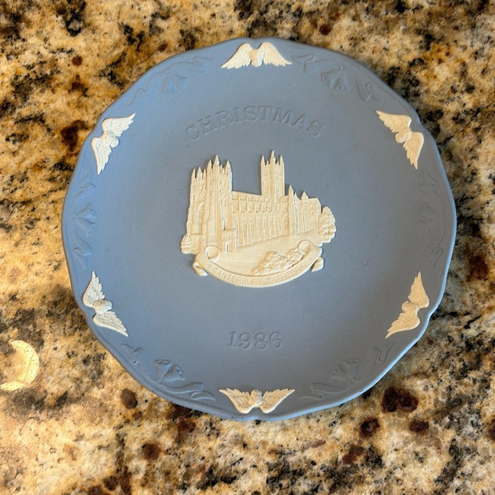 Wedgwood Blue Jasper 1986 Canterbury Cathedral Christmas Plate